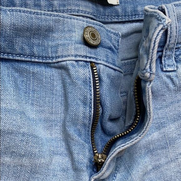 Abercrombie and Fitch light wash short shorts - Picture 7 of 9